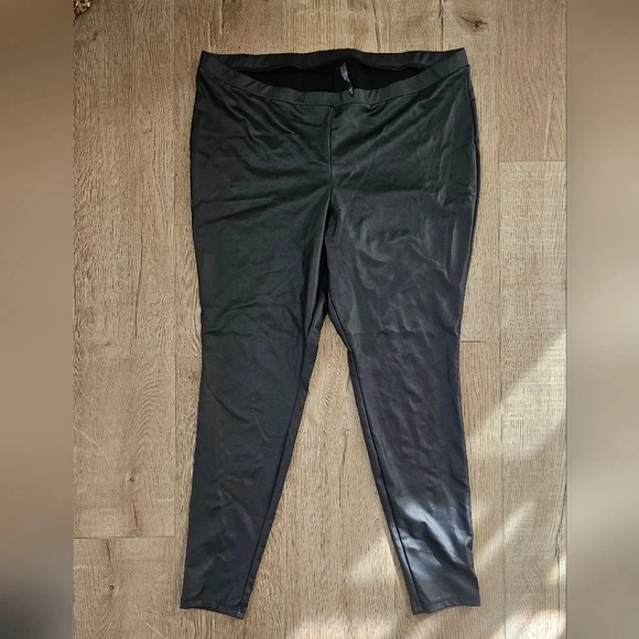 Torrid faux leather leggings size 2 - Picture 2 of 5